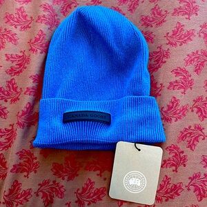 Brand new Canada Goose women’s lightweight beanie cashmere